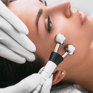 Microcurrent wands on the face